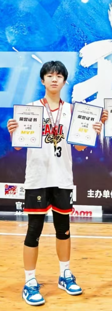 【线上投票选择最喜欢的球员】粉丝助阵年度MVP的简单介绍