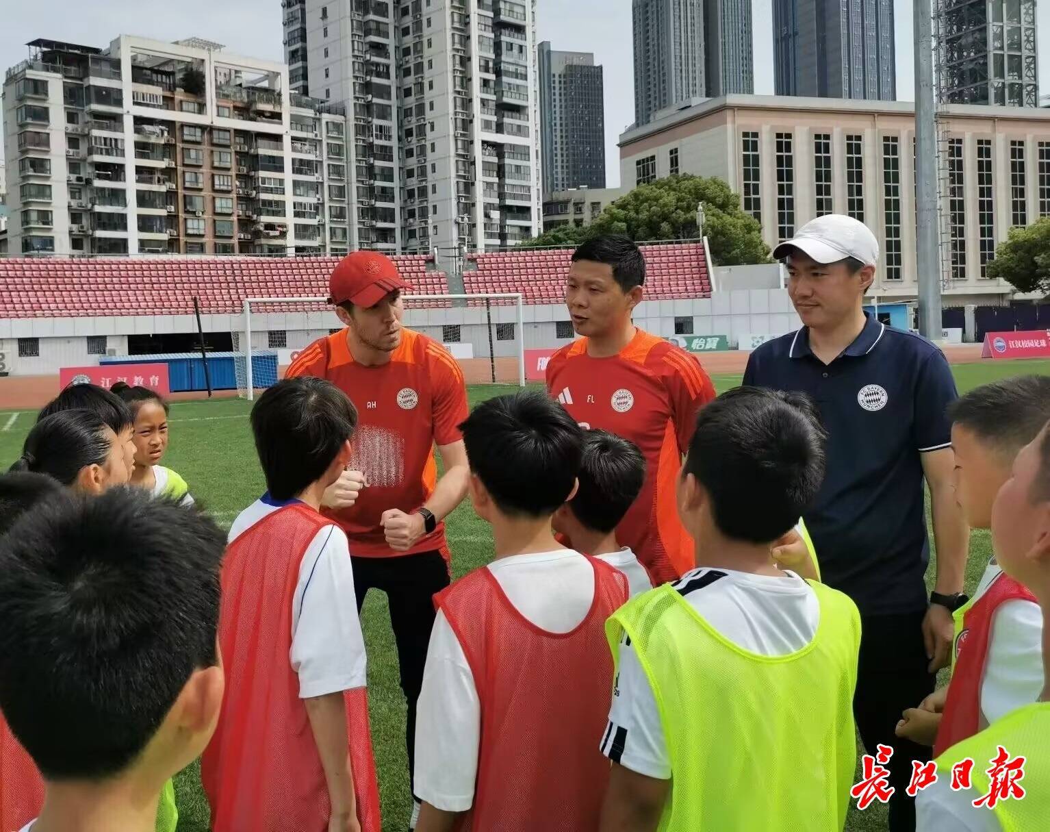 米兰体育app平台-足球青训榜样——优秀教练分享成功经验的简单介绍