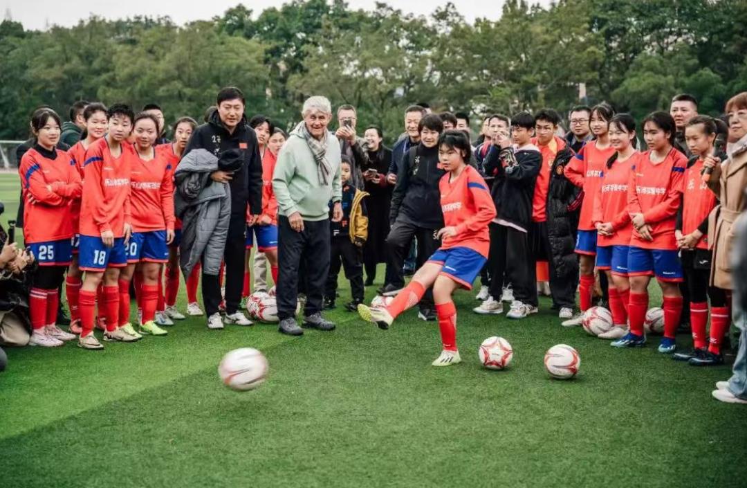 国际足球明星助阵中国公益足球活动 国际足球明星助阵中国公益足球活动