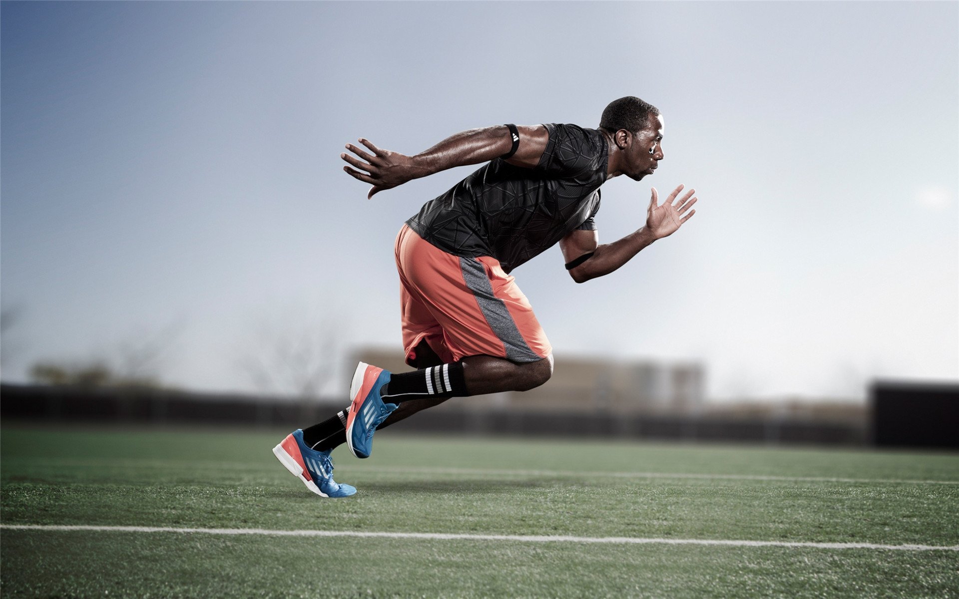 米兰体育联赛-大型海上风筝比赛，天空中的运动盛典，海边风筝节